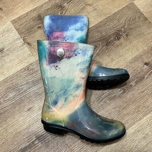 Ugg rain boots size 6